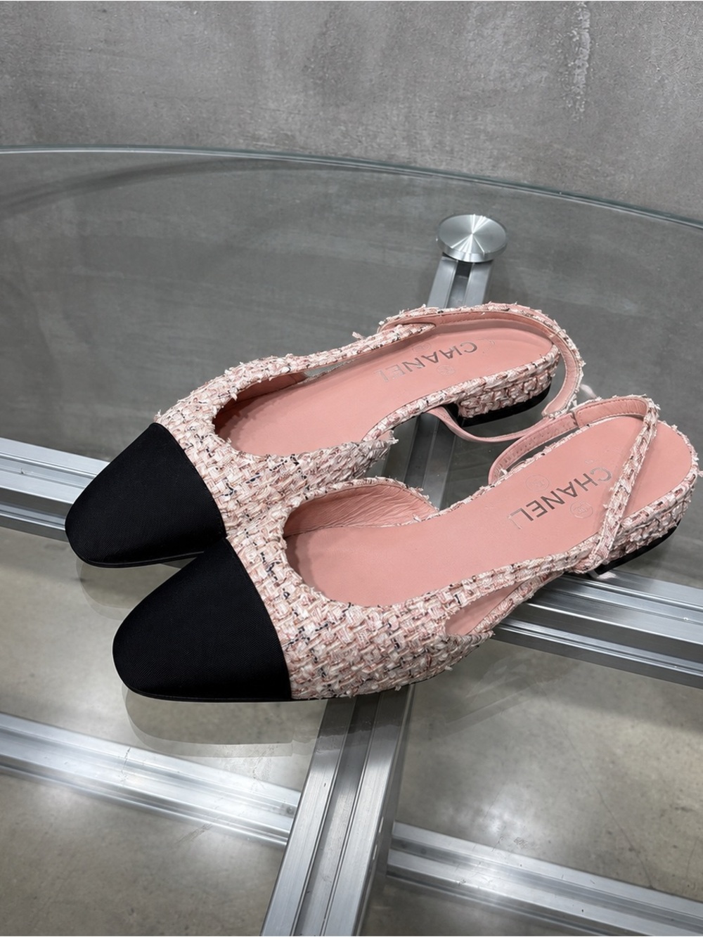CHANEL Pink Tweed Slingback Flats with Black Cap Toe - Picture 2 of 7